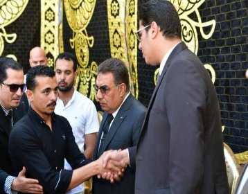 محافظ الدقهليه يقدم واجب العزاء فى ابن بنى عبيد بمحافظة الدقهليه بطل العاشر من رمضان
